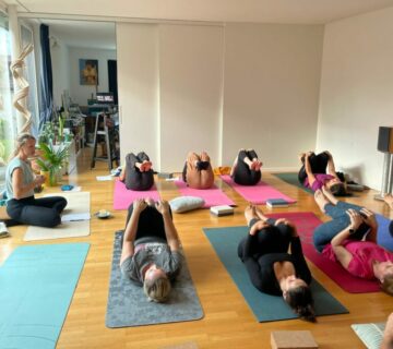 Cours de yoga à Lausanne et Chamonix, pour débutants et confirmés. Cours de yoga collectifs et cours de yoga privés. Méditation. ASCA RME