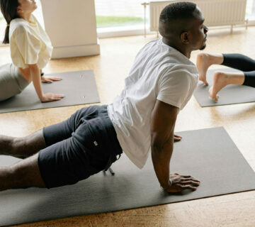 Cours de yoga à Lausanne et Chamonix, pour débutants et confirmés. Cours de yoga collectifs et cours de yoga privés. Méditation. ASCA RME